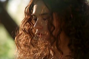 Maria grazia cucinotta nude მასაჟი
