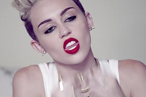 Miley cyrus - ჩვენ არ შეგვიძლია გაჩერება, ვიდეო, დიდი მკერდი,