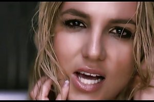 Womanizer britney spears (director ' s cut) ერთად მოსწავლე