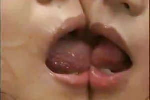კორეელი კოცნა რუსი კერძო უფასო
