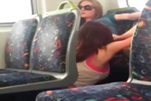 Chico grava dos გოგონები la concha en el tren რუსული პორნო: